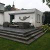 Achtertuin met trap en bakken