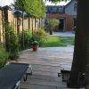 Voor- en achtertuin met kleine vijver